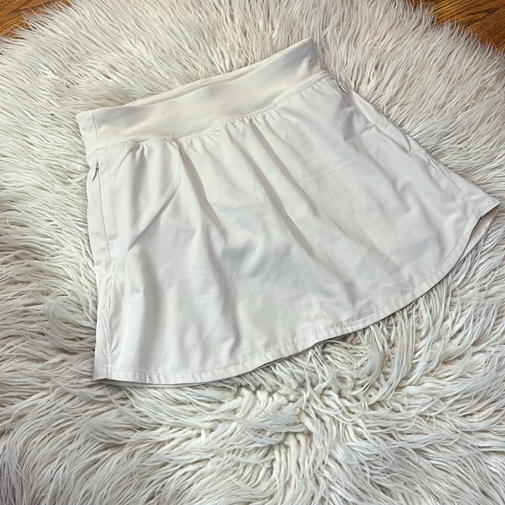 Old Navy Stretch Tech Cream Skort, M